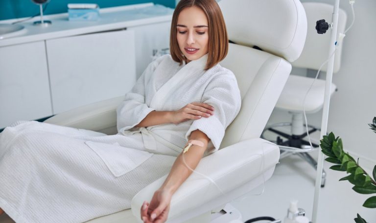 What Should You Know About IV Drip Therapy in Dubai? 2 Best IV Therapy